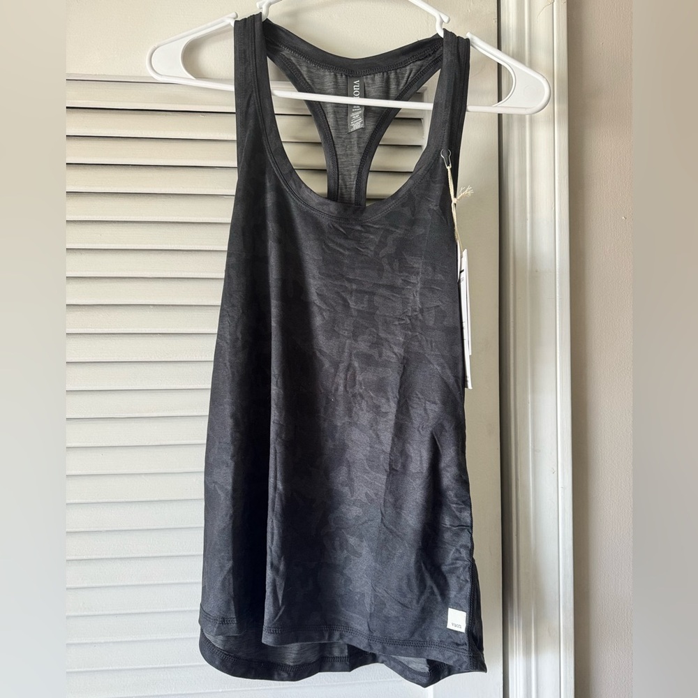 Vuori Lux Performance Tank